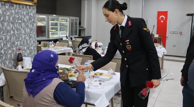 Şanlıurfa İl Jandarma Komutanlığı, Aziz Şehit ve Gazi Ailelerine İftar Yemeği Düzenledi